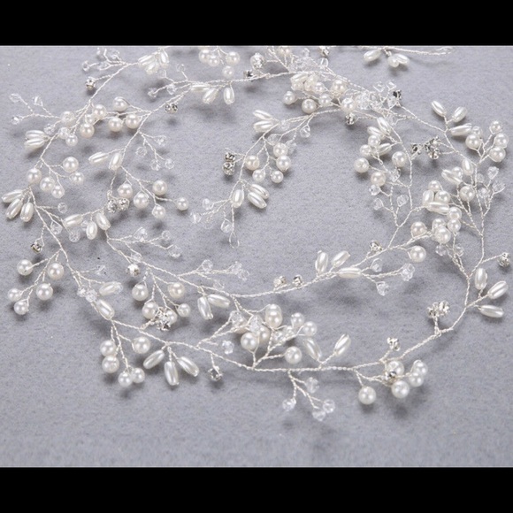 Stunning Pearl, Crystal & Gold Wire Hair Garland main image 11